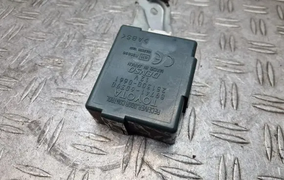Toyota Land Cruiser (J100) Door control unit/module 8974160390 2513000661