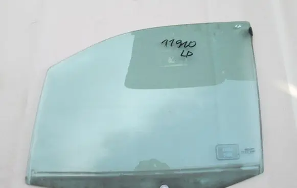 Peugeot 806 Front door window glass four-door