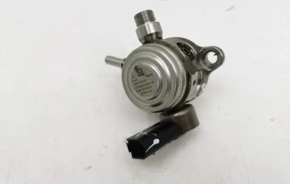 Audi A1 Fuel injection high pressure pump 0704230420101 05E127027A