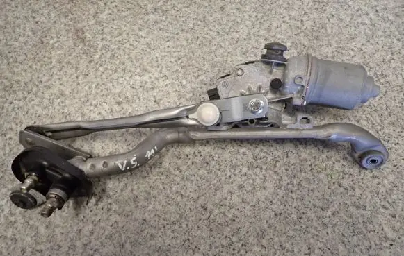 Front wiper linkage