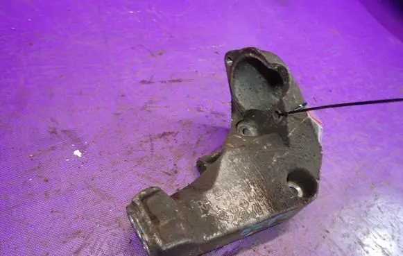 Opel Astra G Engine mounting bracket 90447866