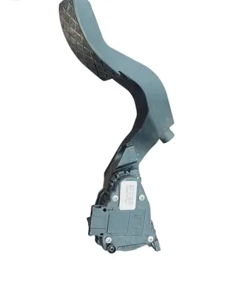 Accelerator throttle pedal