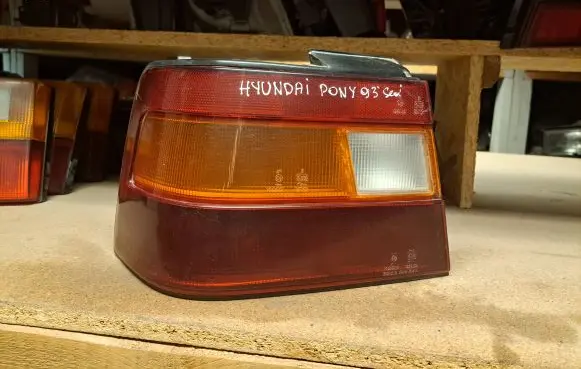 Hyundai Pony Rear/tail lights 7R011142 011142