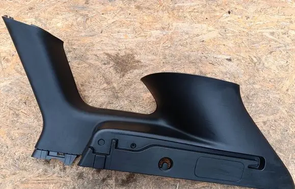(D)pillar trim (top)