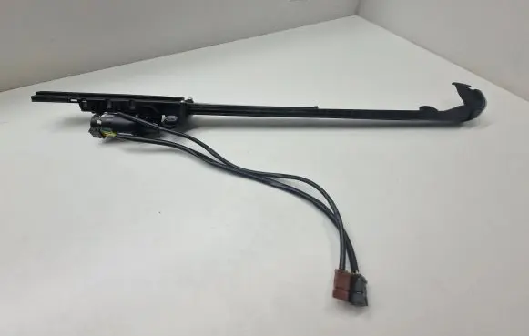 BMW 4 F32 F33 Seat belt height adjuster 7307915