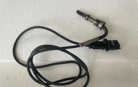 Opel Corsa D Exhaust gas temperature sensor 55563955 0717423305391