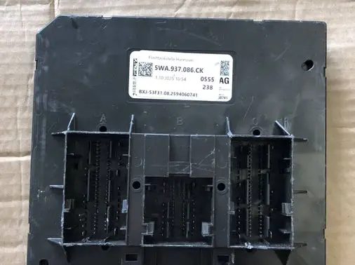Volkswagen Polo VI Central body control module 5WA937086CK 11020251054