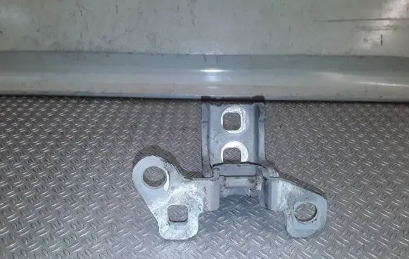 Renault Modus Front door upper hinge 