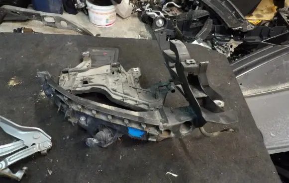 Audi A4 S4 B8 8K Headlight/headlamp mounting bracket