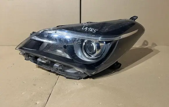 Toyota Yaris Headlight/headlamp