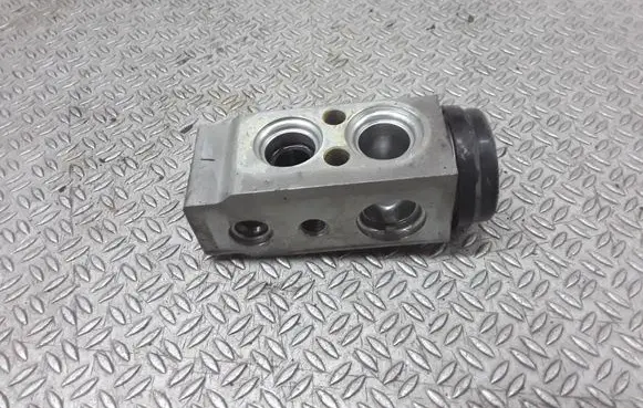 KIA Rio Air conditioning (A/C) expansion valve 