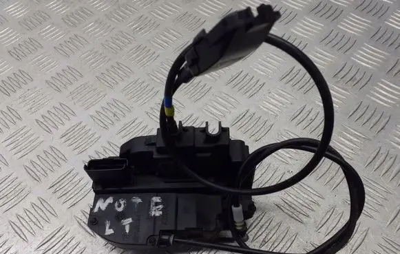 Nissan Note (E11) Rear door lock