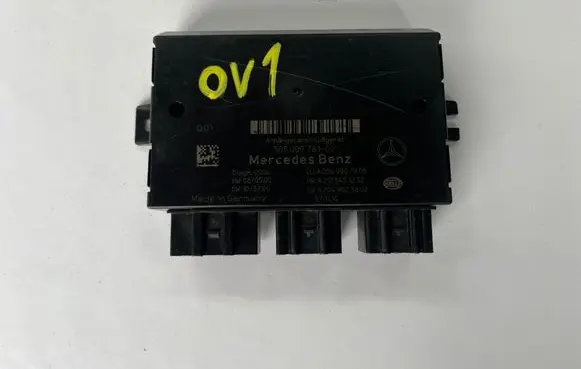 Mercedes-Benz C AMG W204 Tow bar trailer control unit/module A2049007905 A2049023802 5DS00978102