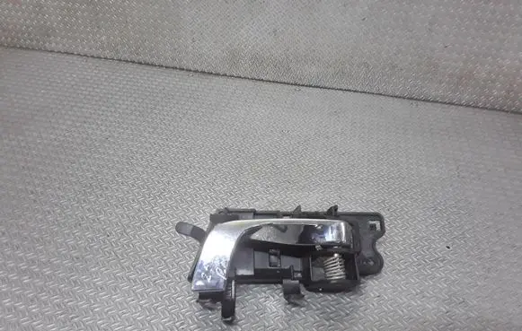 Cadillac CTS Front door interior handle 25707889