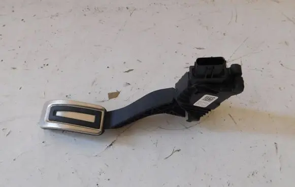 Volkswagen Tiguan Accelerator throttle pedal