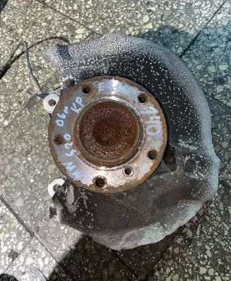 BMW 5 E60 E61 Front wheel hub