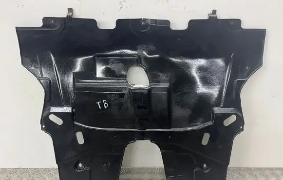 Fiat 500L Engine splash shield/under tray