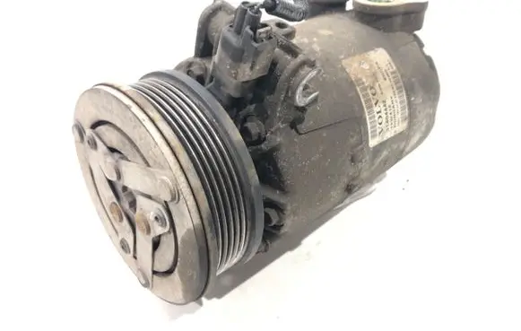 Volvo V70 Air conditioning (A/C) compressor (pump) 31404442