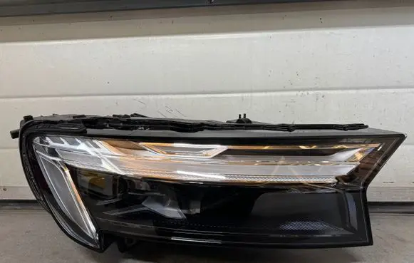 Audi Q7 4M Headlight/headlamp 4M0941040D