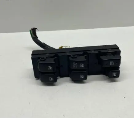 Hyundai Tucson JM Electric window control switch LH1