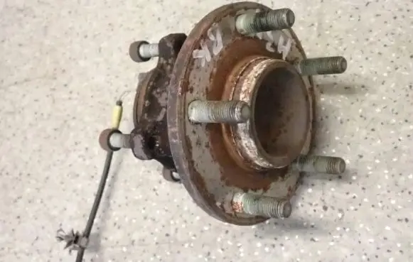 Mazda 3 I Rear wheel hub
