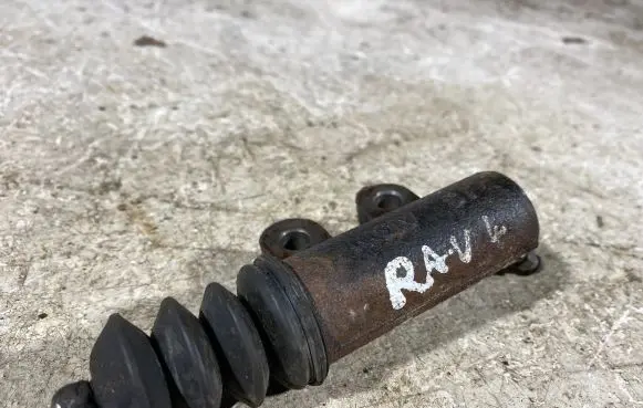 Clutch slave cylinder