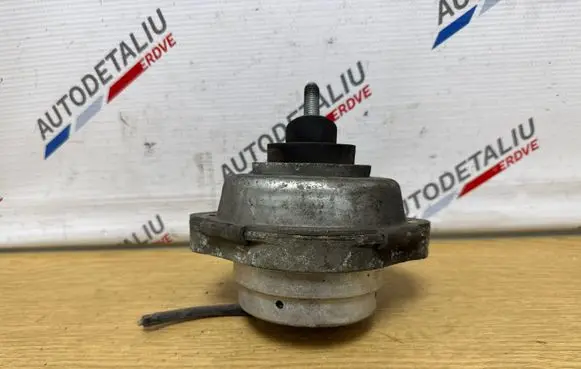 BMW X5 E53 Engine mount bracket 6758444