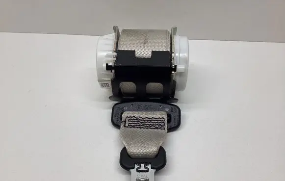 Middle seatbelt (rear)