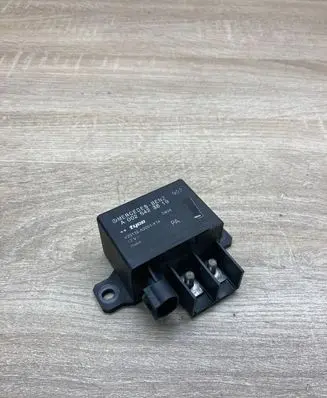 Mercedes-Benz C W203 Charging relay A0025423819