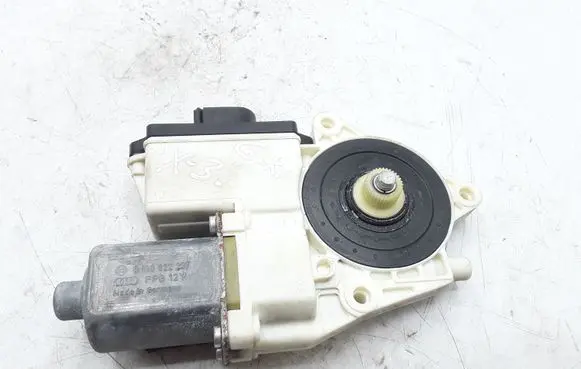 BMW X3 E83 Rear door window regulator motor 0130822237 3335027