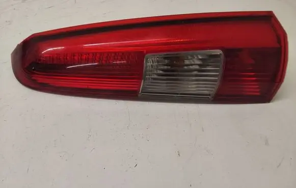 Volvo V70 Rear/tail lights 9154494