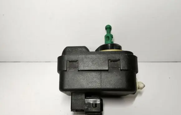Headlight level adjustment motor