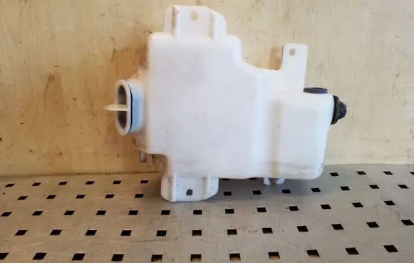 Mitsubishi Pajero Windshield washer fluid reservoir/tank 060351507