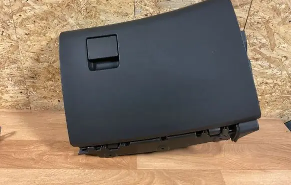 Opel Insignia A Glove box 13308550