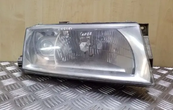 Skoda Octavia Mk1 (1U) Headlight/headlamp