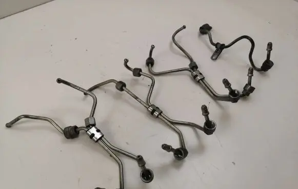Volvo V70 Fuel injector supply line/pipe 