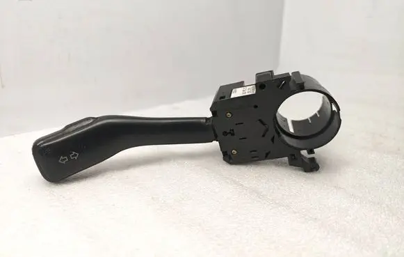 Volkswagen PASSAT B5.5 Indicator stalk 8L0953513 335684 202705