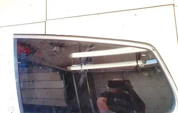 Volkswagen PASSAT B7 Rear side window 43R001108