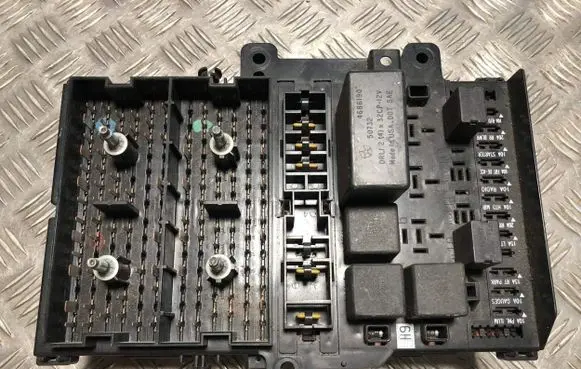 Chrysler Voyager Fuse box set P04686492AE