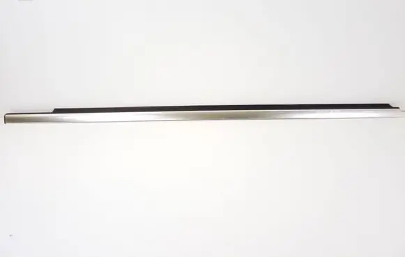 Mercedes-Benz GLK (X204) Front door glass trim molding 