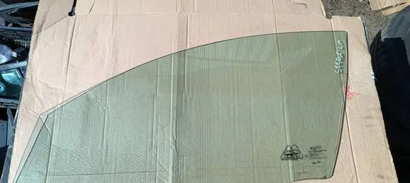 KIA Ceed Front door window glass four-door 