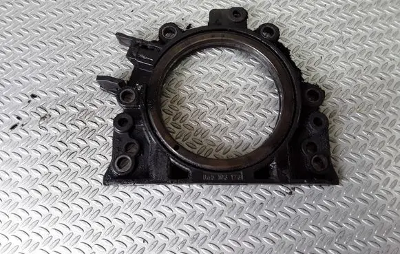 Volkswagen Golf V other engine part 045103173