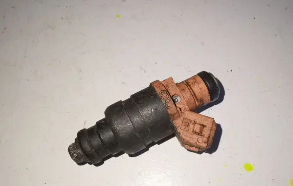 Audi A6 S6 C5 4B Fuel injector 078133551BL