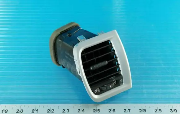 Skoda Fabia Mk2 (5J) Dash center air vent grill 5J0819702