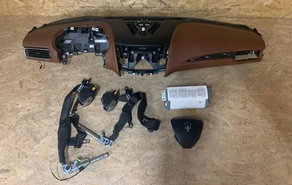 Maserati Levante Dashboard 670043346