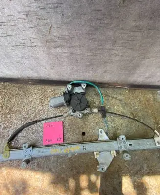 Nissan Almera Tino Front door window regulator with motor 400601T3