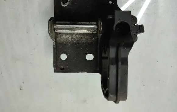 BMW 7 F01 F02 F03 F04 Radiator mount bracket 7186513