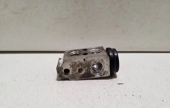 KIA Sorento Air conditioning (A/C) expansion valve T416230571