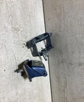 Ford Focus Tailgate/trunk/boot hinge