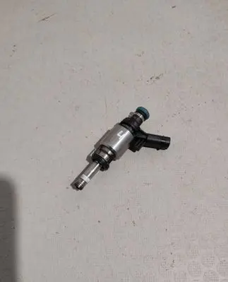 Skoda Octavia Mk2 (1Z) Fuel injector 06H906036H
